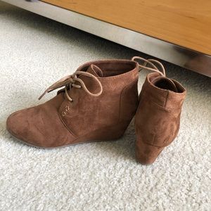 3 for $33🎀 Chestnut brown tan suede desert wedges